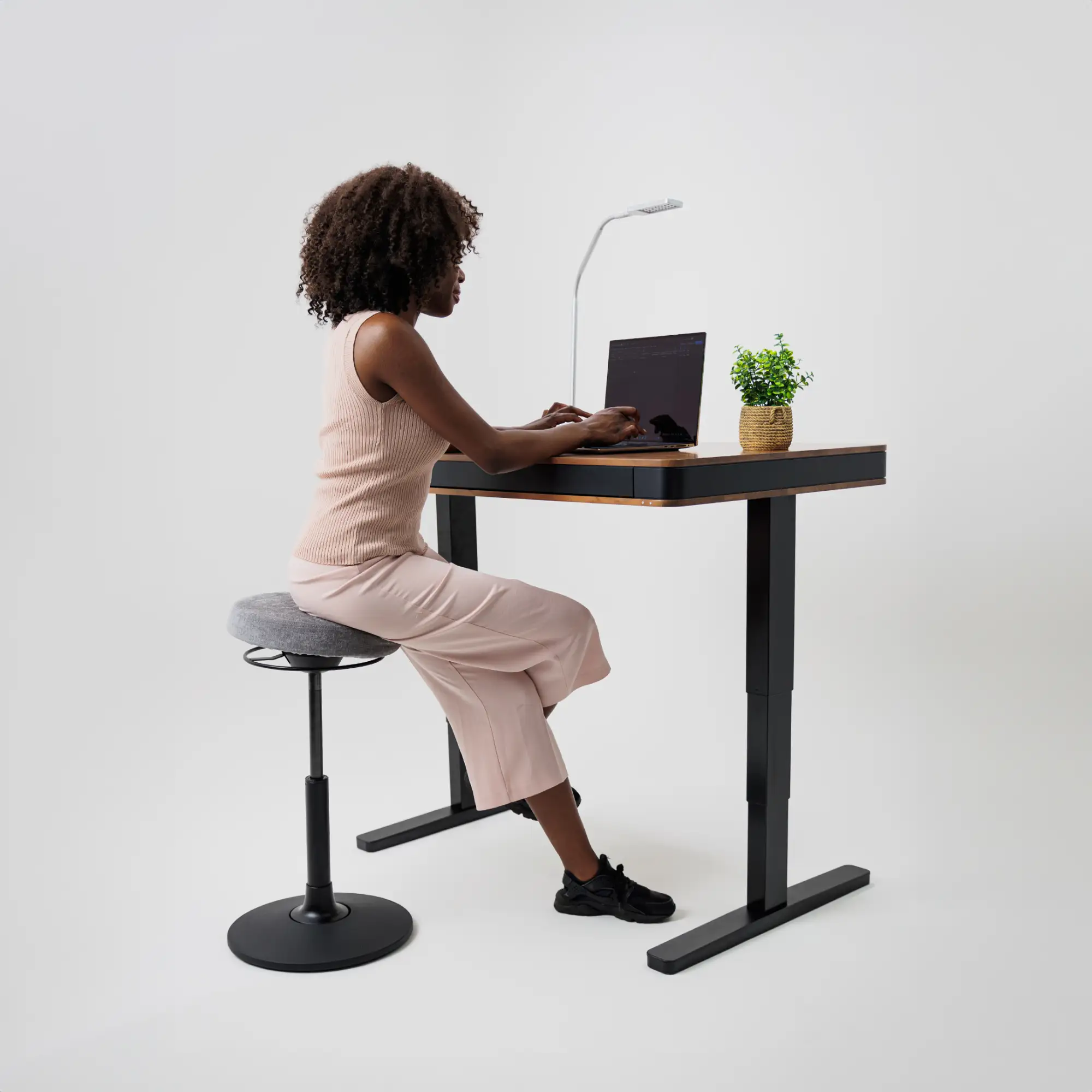 moll S1 Hocker mit schlanker Silhouette